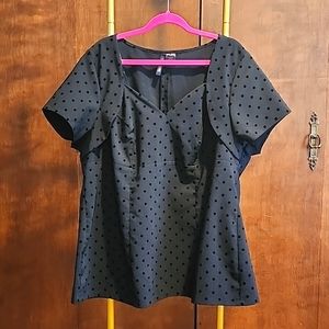 Torrid retro dots fitted top sz 3lx in black